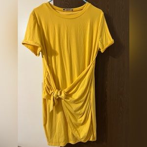 Yellow T-shirt dress tie front detail, size large
